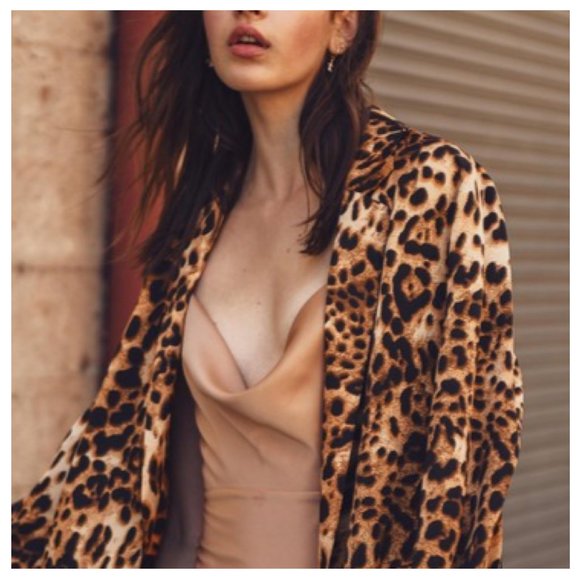 🦋MAKE AN OFFER!🦋 Leopard Lightweight Jacket - Picture 2 of 3